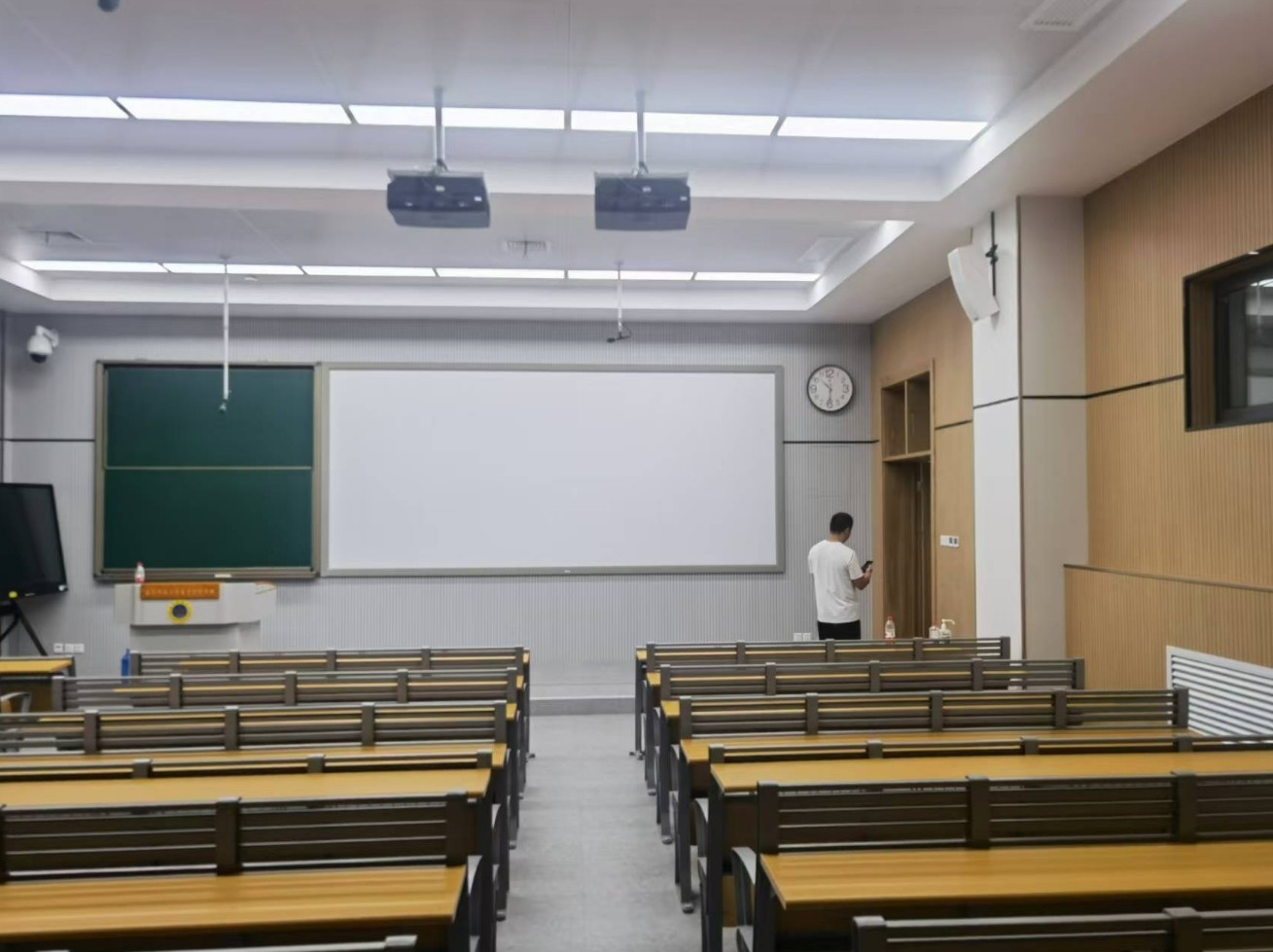 Latest company Cases about Système multimédia en salle de classe universitaire